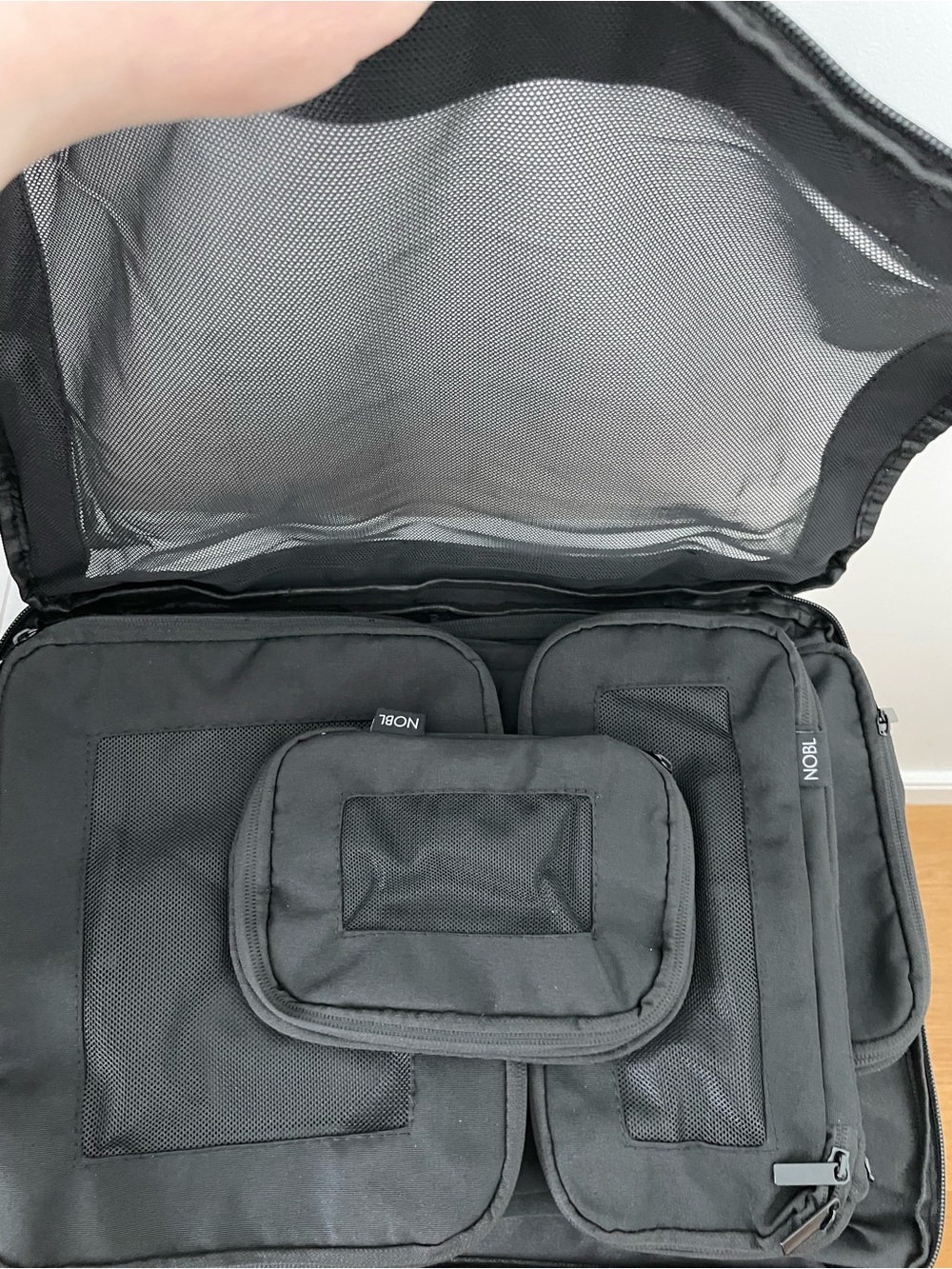 Nobl compressible packing cubes (6 pieces). Black. NWT - still compressed!